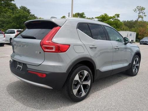 2025 Volvo XC40 B5 Core Bright Theme