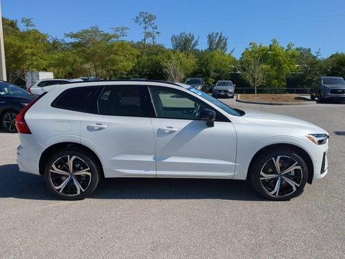 2025 Volvo XC60 Plug-In Hybrid T8 Ultra