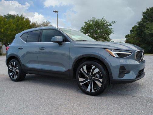 Thunder Gray Metallic 2023 Volvo XC40 B5 Plus Bright Theme