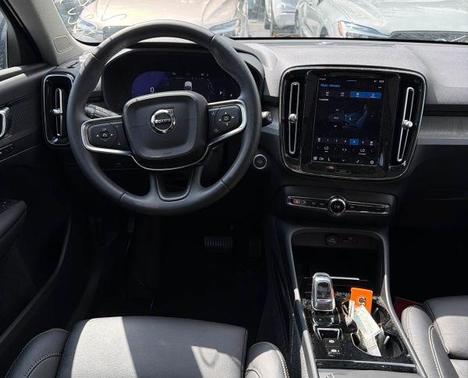 2023 Volvo XC40 B5 Plus Bright Theme