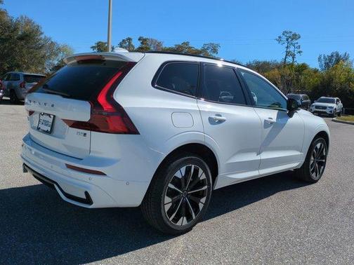 2026 Volvo XC60 B5 Plus