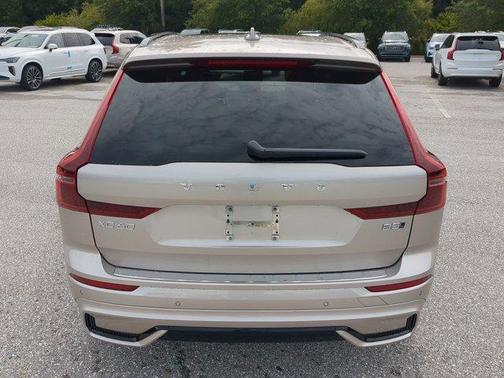 2026 Volvo XC60 PLUS