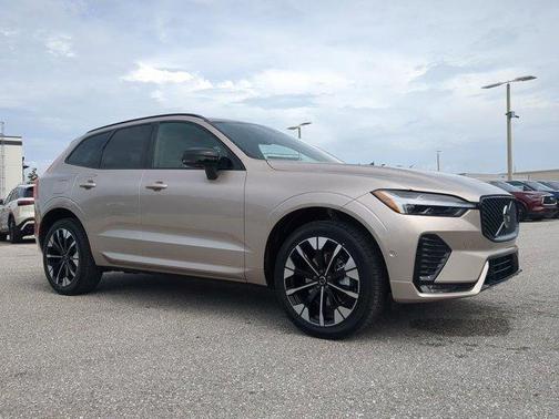 2026 Volvo XC60 PLUS