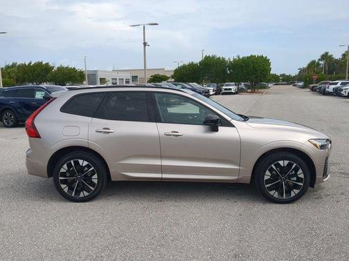 2026 Volvo XC60 PLUS