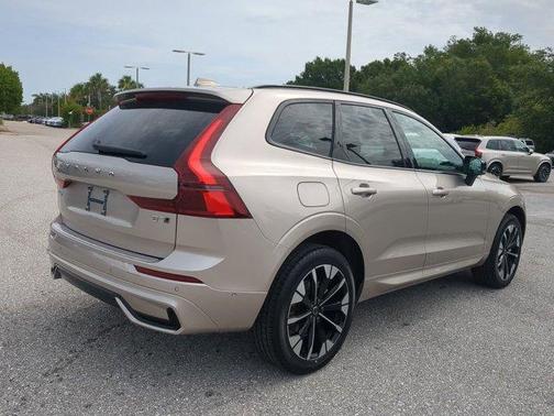 2026 Volvo XC60 PLUS