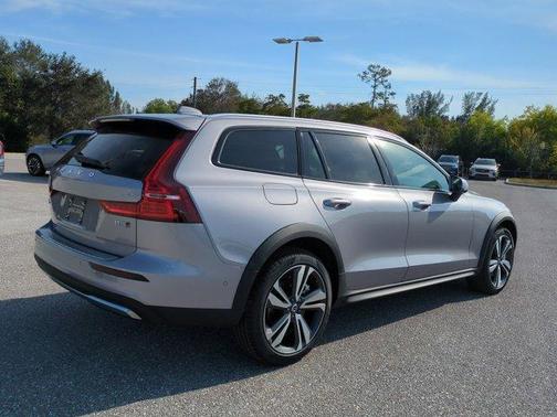 2026 Volvo V60 Cross Country B5 Plus