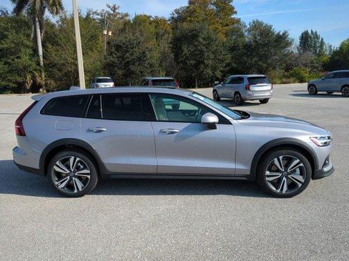 2026 Volvo V60 Cross Country B5 Plus