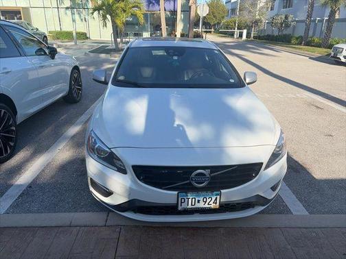 Crystal White Pearl 2018 Volvo V60 T6 R-Design Platinum