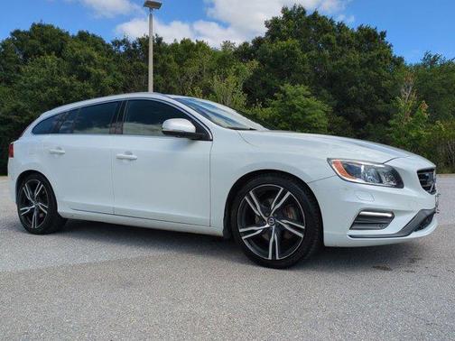 2018 Volvo V60 T6 R-Design Platinum