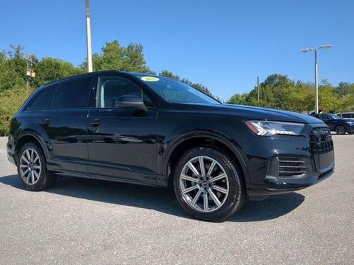 2023 Audi Q7 45 Premium Plus