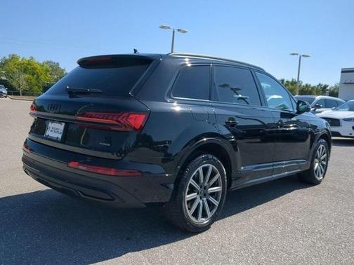 2023 Audi Q7 45 Premium Plus