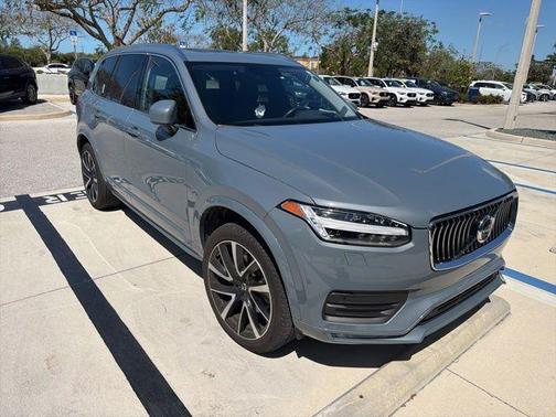 Thunder Gray Metallic 2022 Volvo XC90 T6 Momentum 7 Passenger