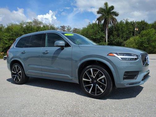 Thunder Gray Metallic 2022 Volvo XC90 T6 Momentum 7 Passenger