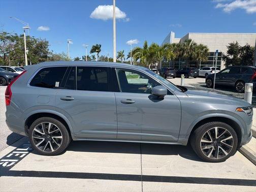 Thunder Gray Metallic 2022 Volvo XC90 T6 Momentum 7 Passenger