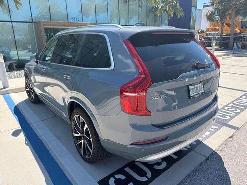 Thunder Gray Metallic 2022 Volvo XC90 T6 Momentum 7 Passenger