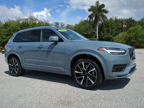 Thunder Gray Metallic 2022 Volvo XC90 T6 Momentum 7 Passenger
