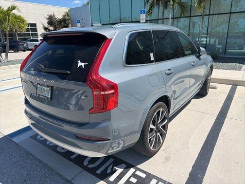 Thunder Gray Metallic 2022 Volvo XC90 T6 Momentum 7 Passenger