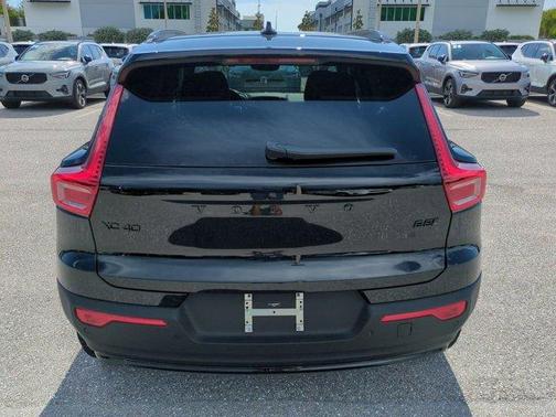 Ultra Black 2026 Volvo XC40 B5 Ultra Black Edition