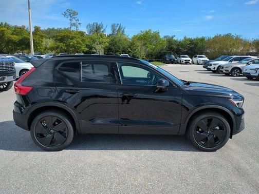 Ultra Black 2026 Volvo XC40 B5 Ultra Black Edition