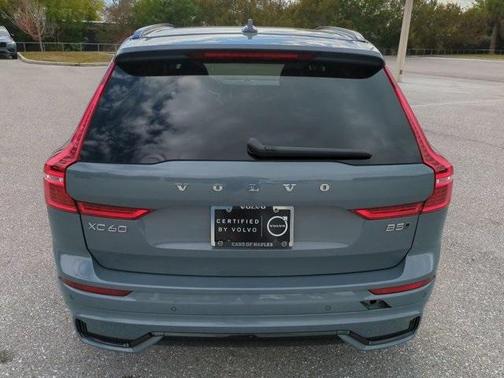 2024 Volvo XC60 B5 Ultimate Dark Theme