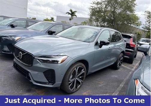 2024 Volvo XC60 B5 Ultimate Dark Theme