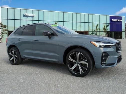 2024 Volvo XC60 B5 Ultimate Dark Theme