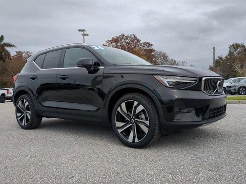 2025 Volvo XC40 B5 Plus Bright Theme
