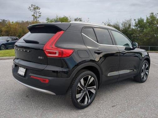 2025 Volvo XC40 B5 Plus Bright Theme