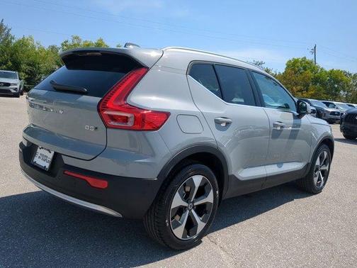 2025 Volvo XC40 B5 Plus Bright Theme