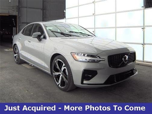 2024 Volvo S60 B5 Core Dark Theme