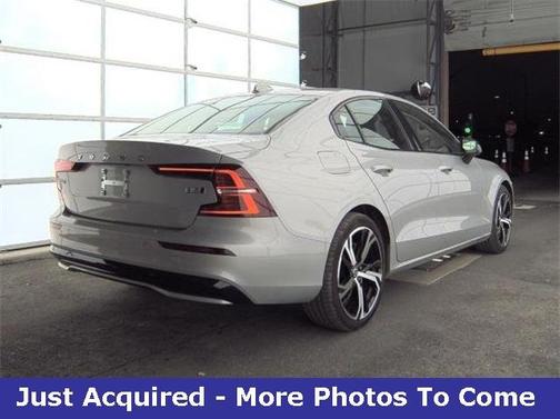 2024 Volvo S60 B5 Core Dark Theme