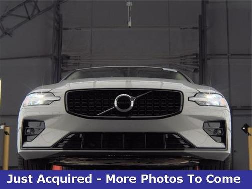 2024 Volvo S60 B5 Core Dark Theme