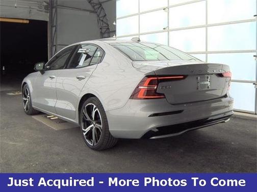 2024 Volvo S60 B5 Core Dark Theme