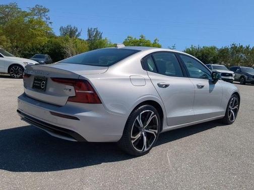2024 Volvo S60 B5 Core Dark Theme