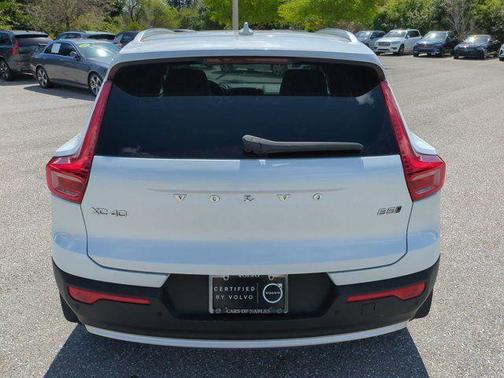 2023 Volvo XC40 B5 Ultimate Bright Theme