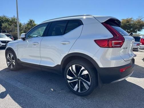 2023 Volvo XC40 B5 Ultimate Bright Theme