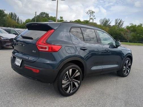 2026 Volvo XC40 B4 Plus