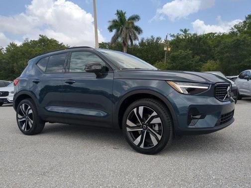 2026 Volvo XC40 B4 Plus