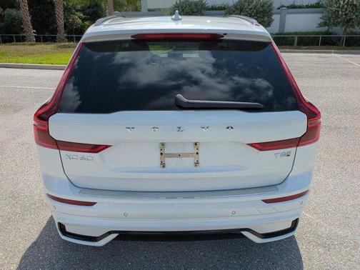 Crystal White Metallic 2026 Volvo XC60 Plug-In Hybrid T8 Ultra