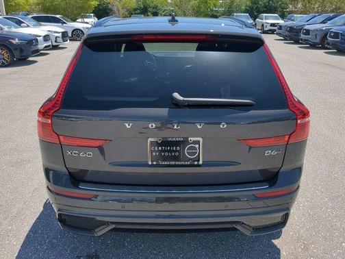 2022 Volvo XC60 B6 R-Design