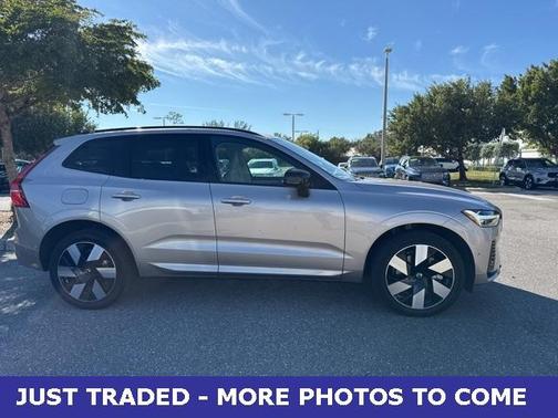 2024 Volvo XC60 Recharge Plug-In Hybrid T8 Plus Dark Theme