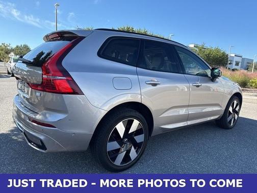 2024 Volvo XC60 Recharge Plug-In Hybrid T8 Plus Dark Theme