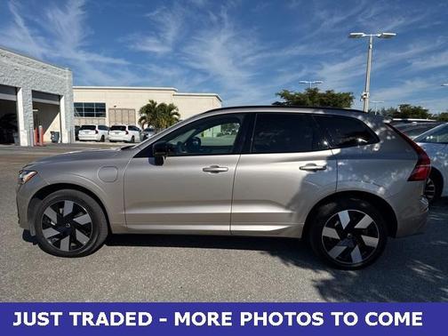 2024 Volvo XC60 Recharge Plug-In Hybrid T8 Plus Dark Theme