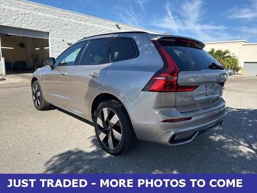2024 Volvo XC60 Recharge Plug-In Hybrid T8 Plus Dark Theme