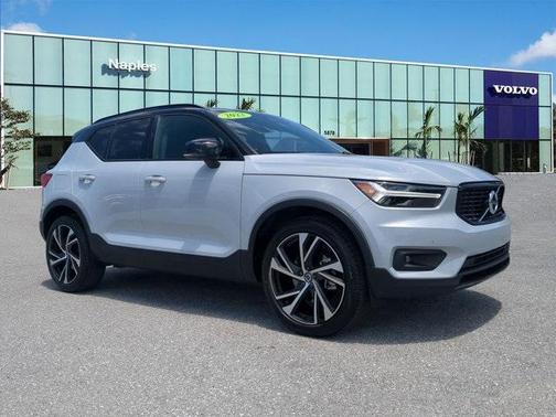 2022 Volvo XC40 T5 R-Design