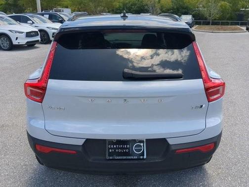 2022 Volvo XC40 T5 R-Design