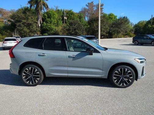 2026 Volvo XC60 B5 Ultra