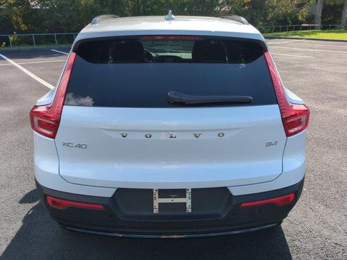 Crystal White 2026 Volvo XC40 B4 Plus