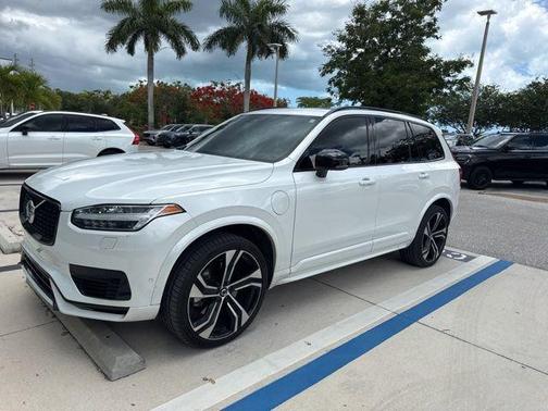 Crystal White 2021 Volvo XC90 Recharge Plug-In Hybrid T8 R-Design 7 Passenger