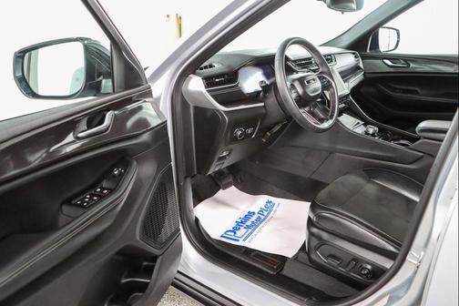 Silver Zynith 2023 Jeep Grand Cherokee L Altitude